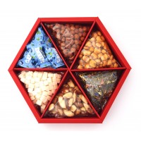 5| Šešiakampė dovana - riešutų, arbatos ir saldainių rinkinys (315 x 275 x 60 mm) , 745 g